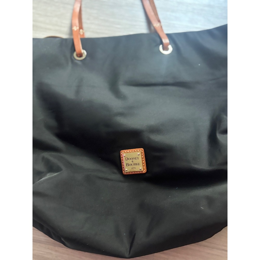 Dooney & Bourke Black Nylon Tote Bag Tan‎ Leather Straps Red Interior Shopper - Picture 2 of 12